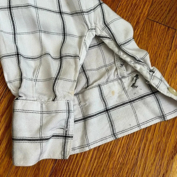 Plaid lightweight top - Picture 3 of 6